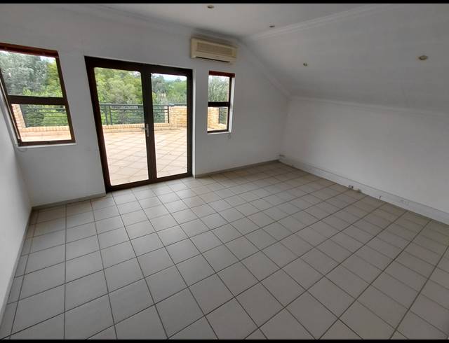 89M² OFFICE TO LET IN FOURWAYS